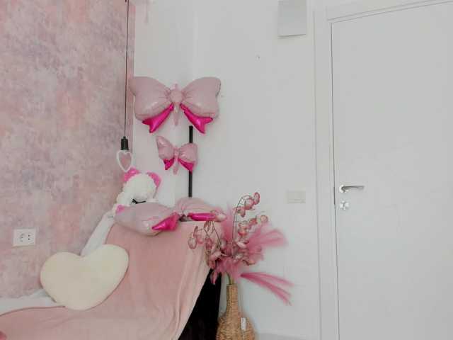 Erikabeee1 live cam on BongaCams