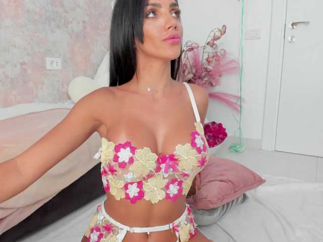 Erikabeee1 live cam on BongaCams