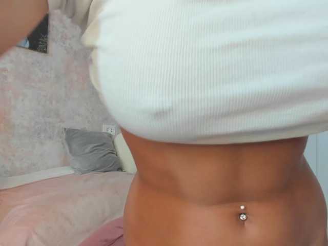 Erikabeee1 live cam on BongaCams