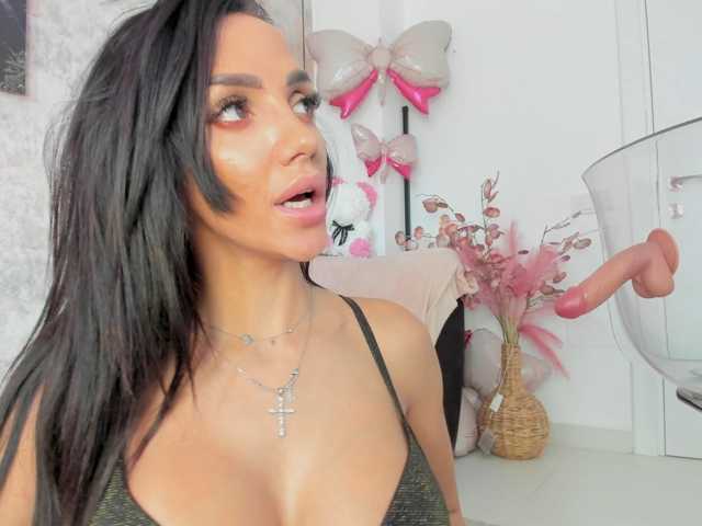 Erikabeee1, en directo ahora en BongaCams