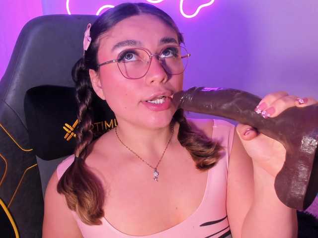 Belacurvyx's BongaCams show and profile