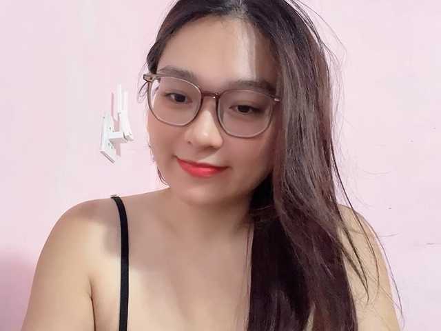 Selena295 live cam on BongaCams