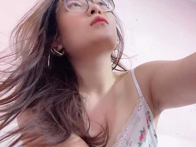 Selena295 live cam on BongaCams