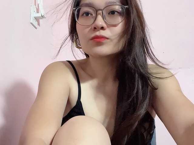 Selena295 live cam on BongaCams