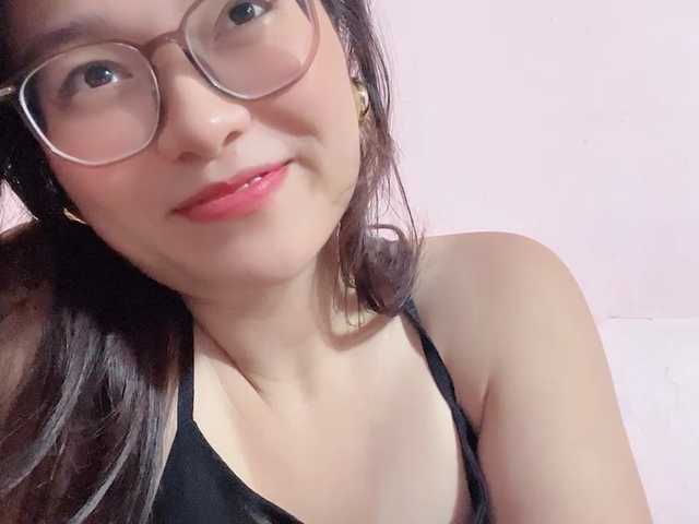 Selena295 live cam on BongaCams