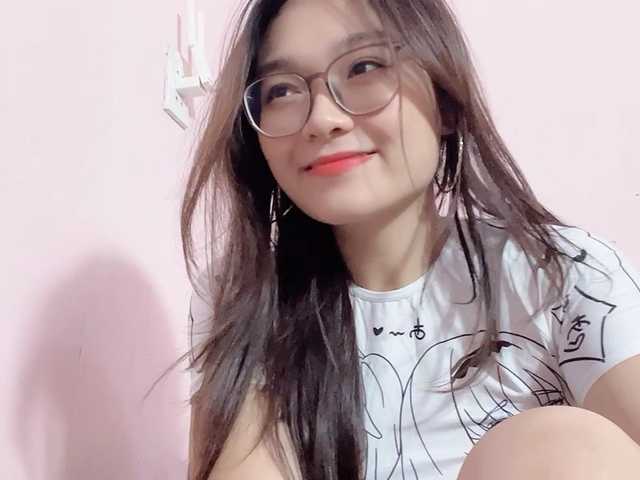 Selena295 live cam on BongaCams