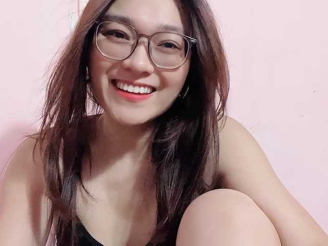 Selena295 live cam on BongaCams