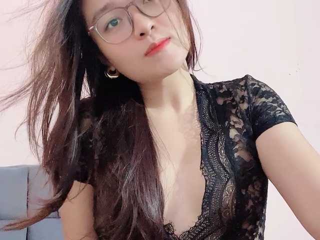 Selena295 live cam on BongaCams
