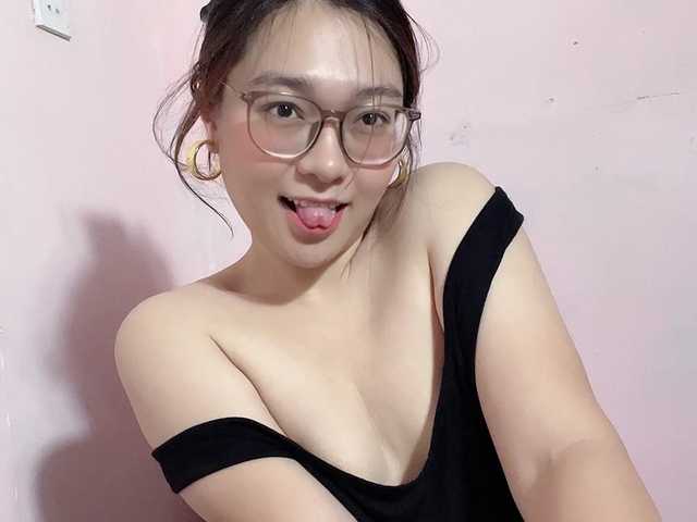 Selena295 live webcam show