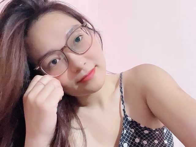 Selena295 live cam on BongaCams