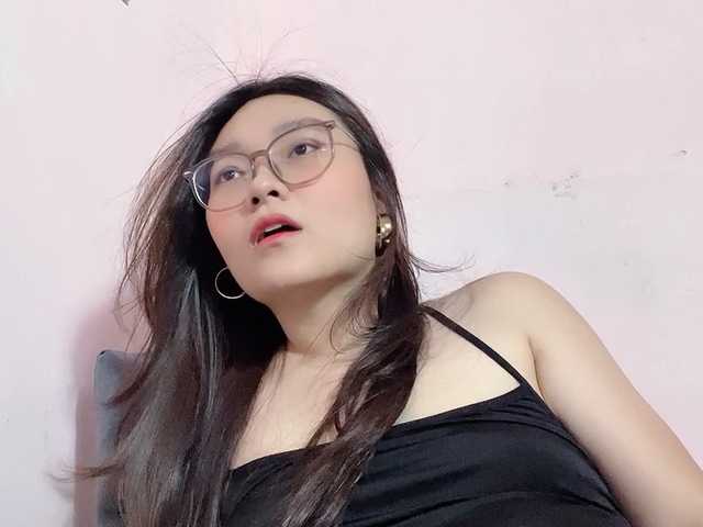 Selena295 live cam on BongaCams