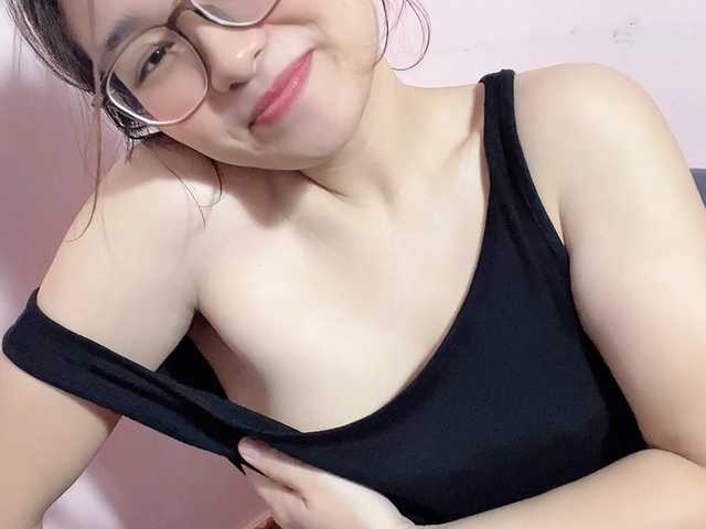 Selena295 live cam on BongaCams
