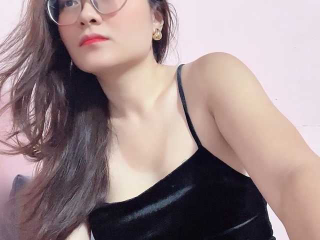 Selena295 live cam on BongaCams