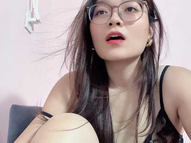 Selena295 live cam on BongaCams