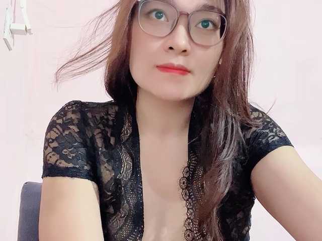 Selena295 live cam on BongaCams