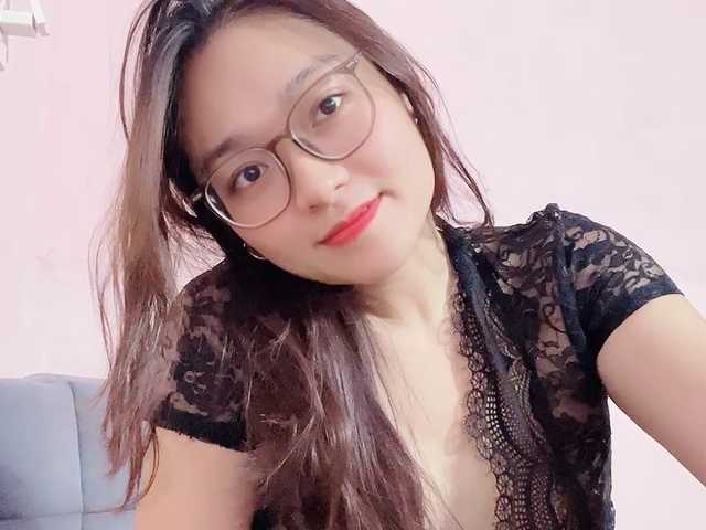 Selena295 live cam on BongaCams
