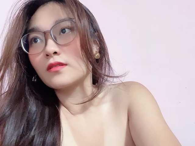 le modèle Selena295 est en webcam porno dans un show sur le site bongacams, il possède les tags suivants: Asian,Brunette,Trimmed