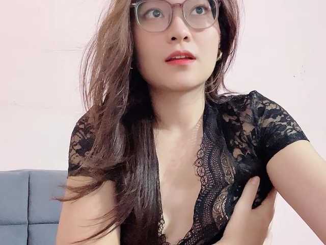 Selena295 live cam on BongaCams