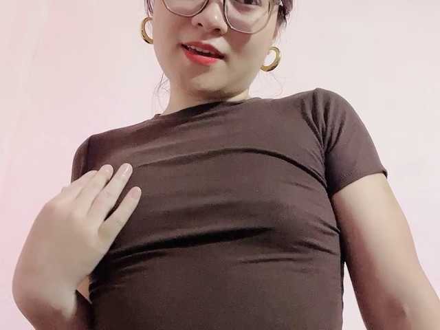 Selena295 live cam on BongaCams