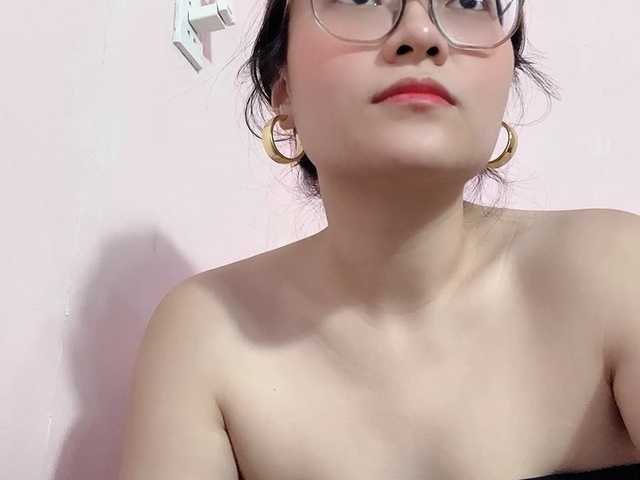 Selena295 live cam on BongaCams