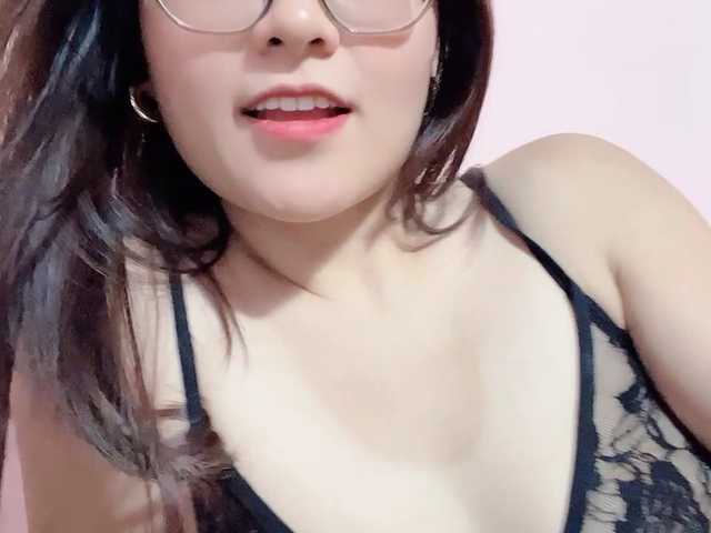Selena295 live cam on BongaCams