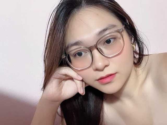 Selena295 live cam on BongaCams