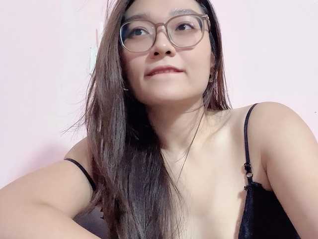 Selena295 live cam on BongaCams