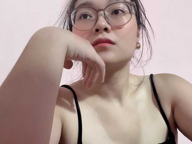 Selena295 live cam on BongaCams