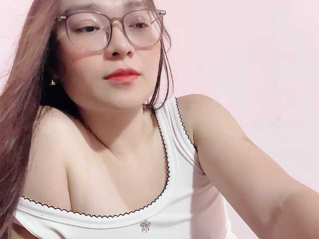 Selena295 live cam on BongaCams