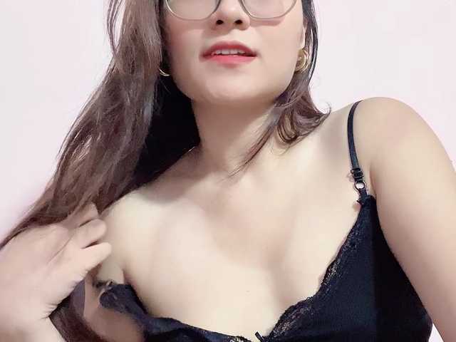 Selena295 live cam on BongaCams