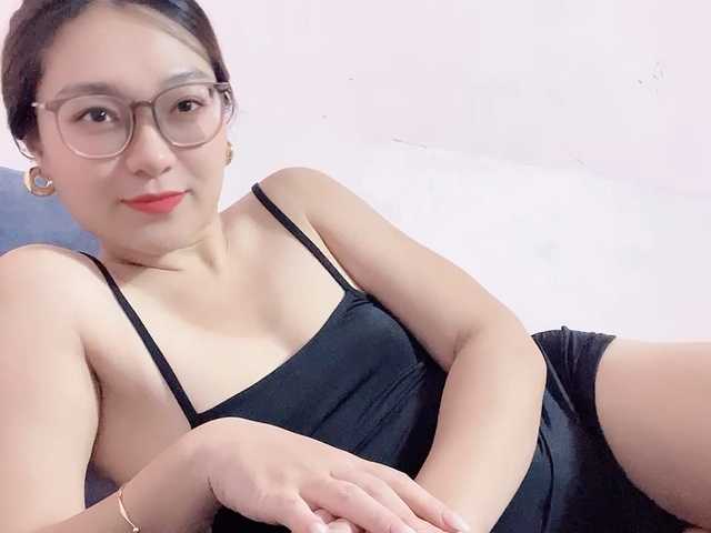 Selena295 live cam on BongaCams