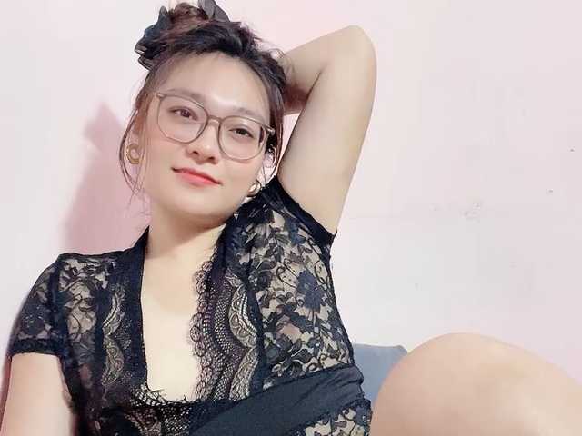 Selena295 live cam on BongaCams