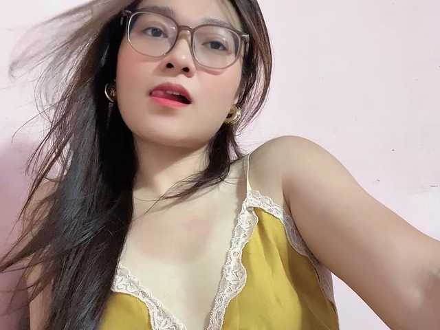 Selena295 live cam on BongaCams