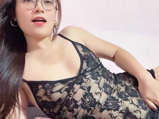 Selena295 live cam on BongaCams