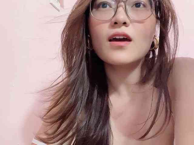 Selena295 webcam