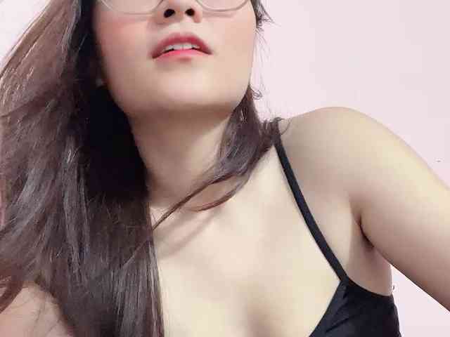 Selena295 Live Webcam on BongaCams