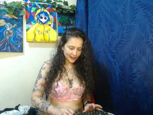 leyla-hot live cam on BongaCams
