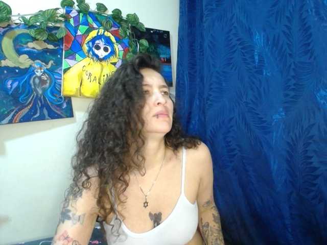 leyla-hot