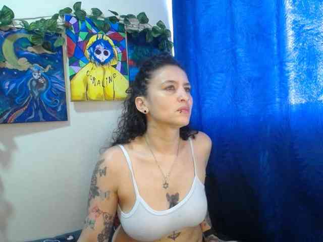 leyla-hot