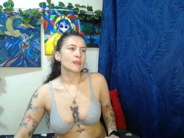 leyla-hot leyla-hot