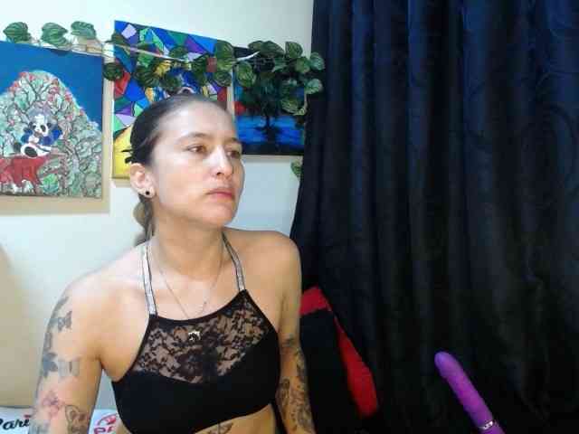leyla-hot's live room