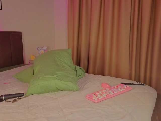 Olivia-Pink live webcam show