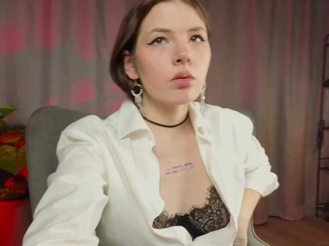 le modèle Lady_Darkness est en webcam porno dans un show sur le site bongacams, il possède les tags suivants: White/Caucasian,Brunette,Shaved