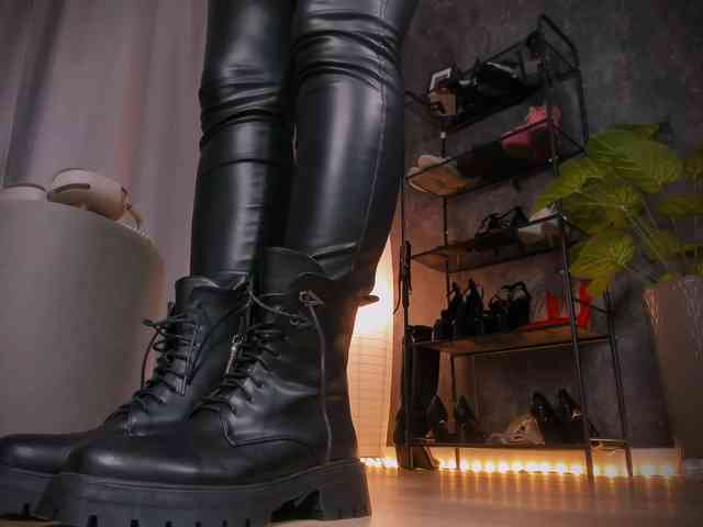 Lady_Darkness webcam