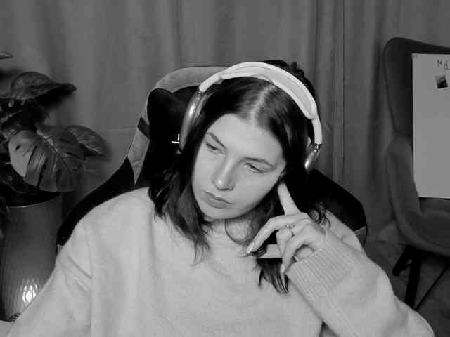 Lady_Darkness webcam