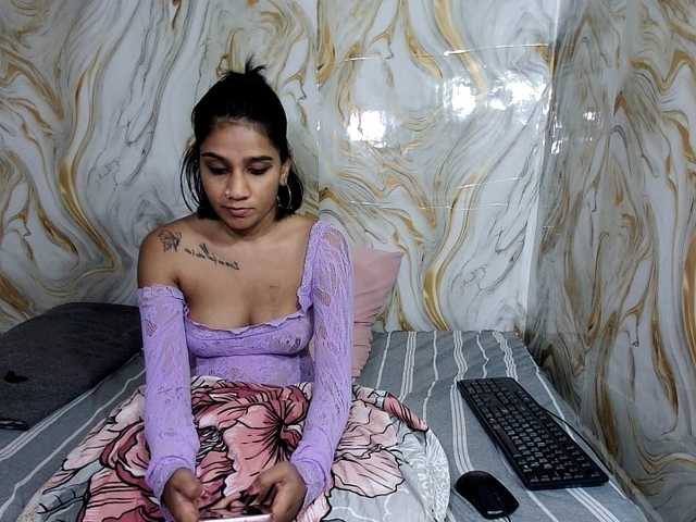 cherryindian4u live cam on BongaCams