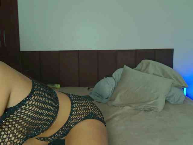 latinuycouple webcam