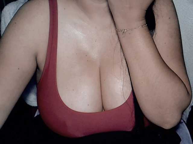 Kellyshowpv live cam on BongaCams