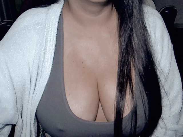 le modèle Kellyshowpv est en webcam porno dans un show sur le site bongacams, il possède les tags suivants: Latino/Hispanic,Brunette,Shaved