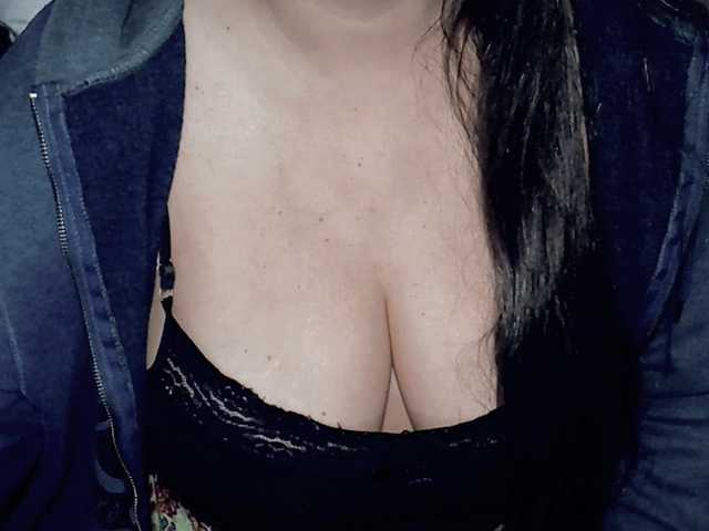 Kellyshowpv live cam on BongaCams